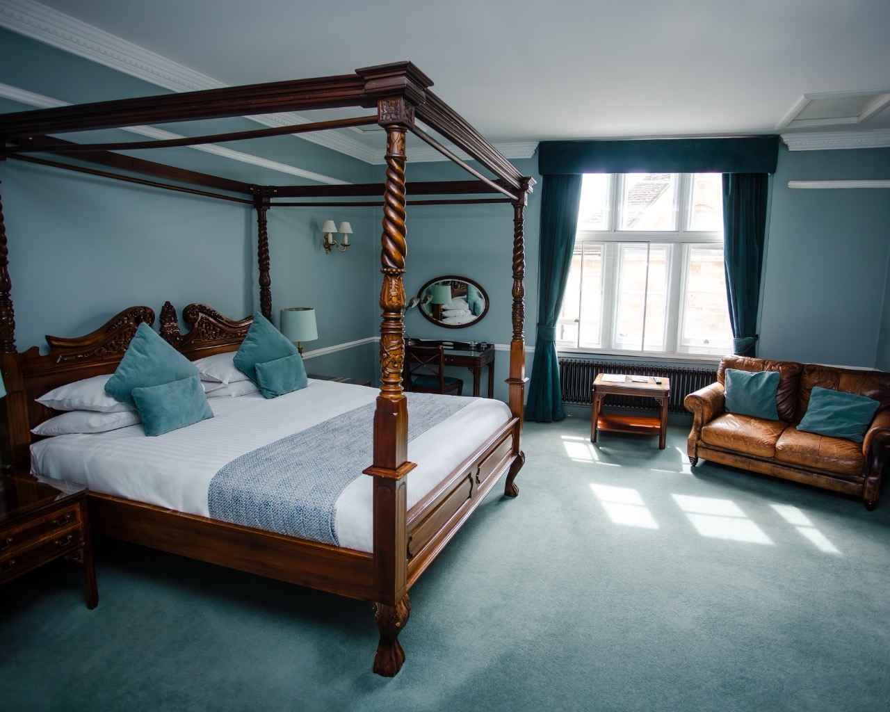 Four Poster room in the snooty fox hotel tetbury