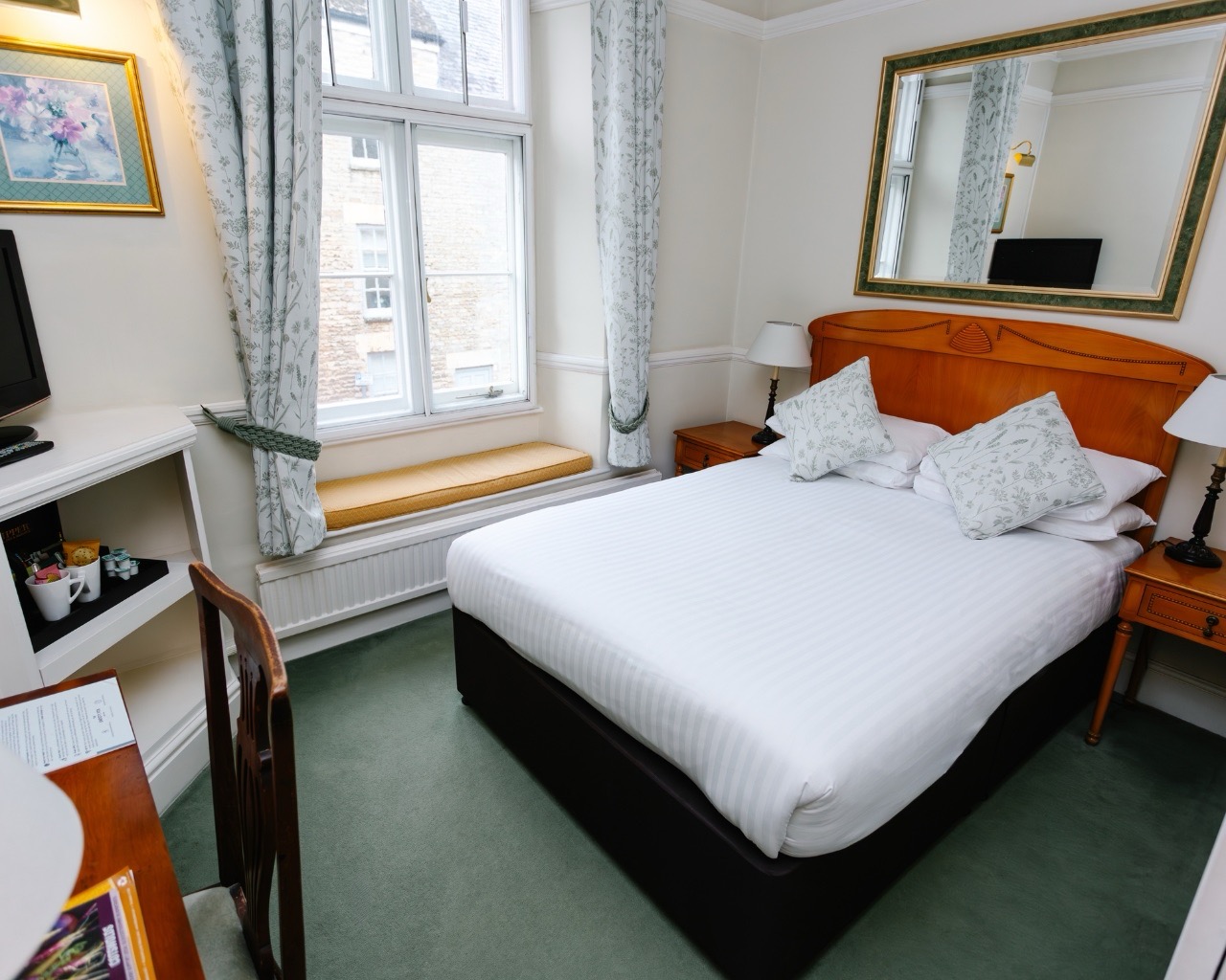 Compact Double Room at the snooty fox tetbury